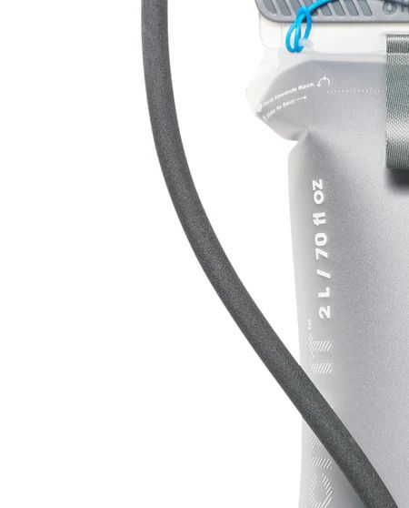 TUBE HYDRAFUSION™ à boire flexible, isolé pour les temps chauds et offrant une protection dans des conditions difficiles.