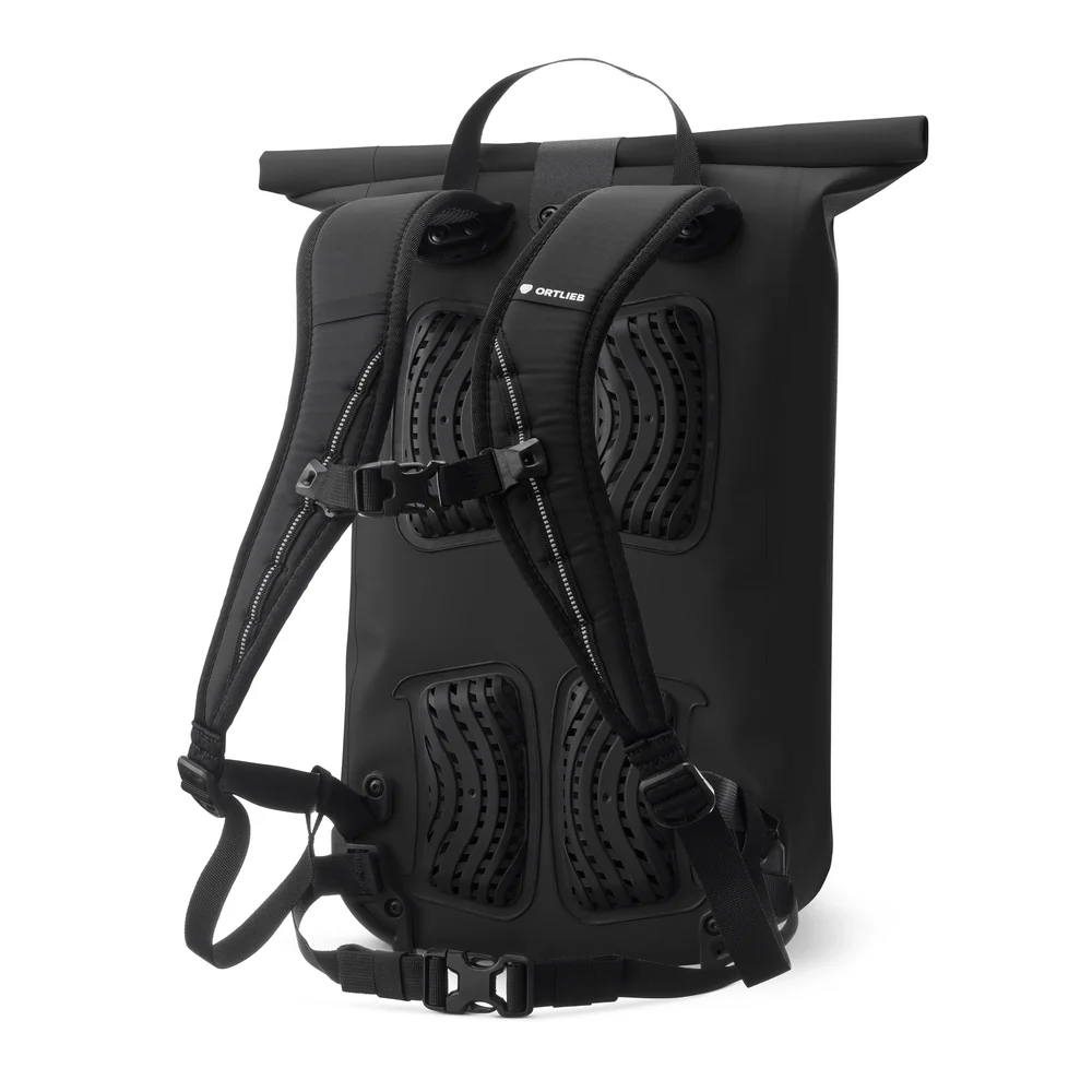 Sac à dos noir ORTLIEB vélocity avec bretelles réglables, vu de dos sur fond blanc