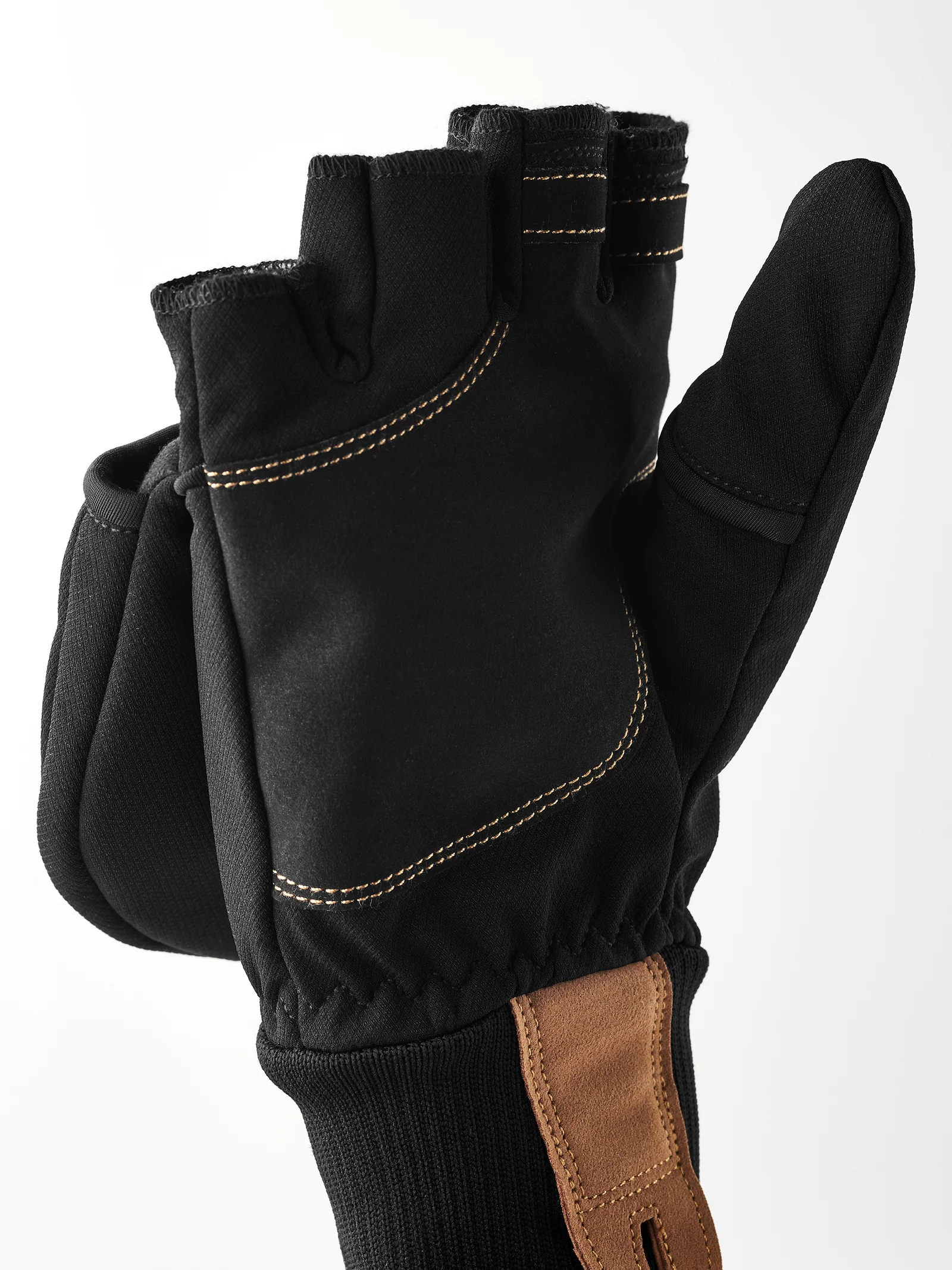 Gants Hestra Windbreaker Pull Over Mitt à doigts coupés, avec paume rembourrée et empiècement marron au poignet, sur fond blanc