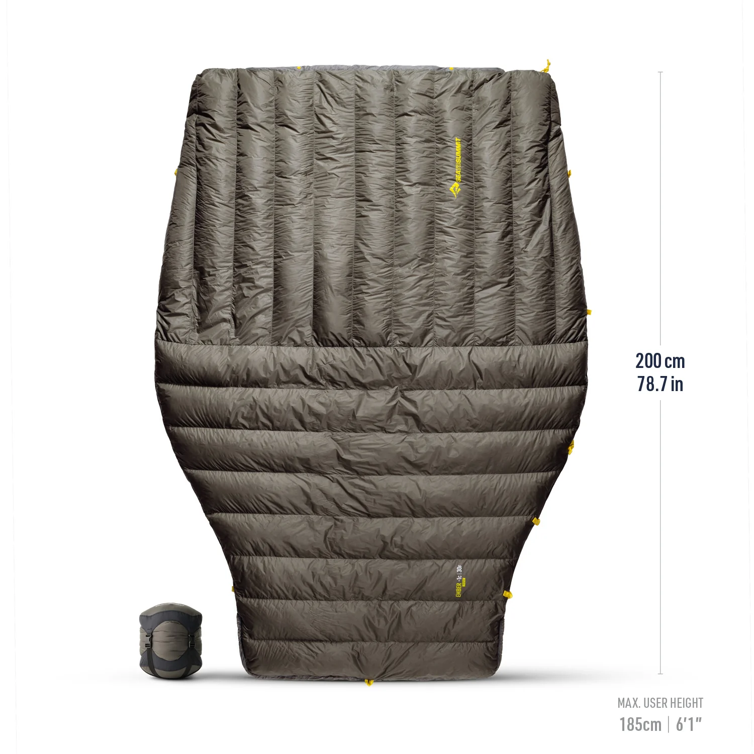 Sac de couchage Sea to Summit Quilt Ember, longueur 200 cm, avec sac de compression à côté et taille max utilisateur 185 cm.