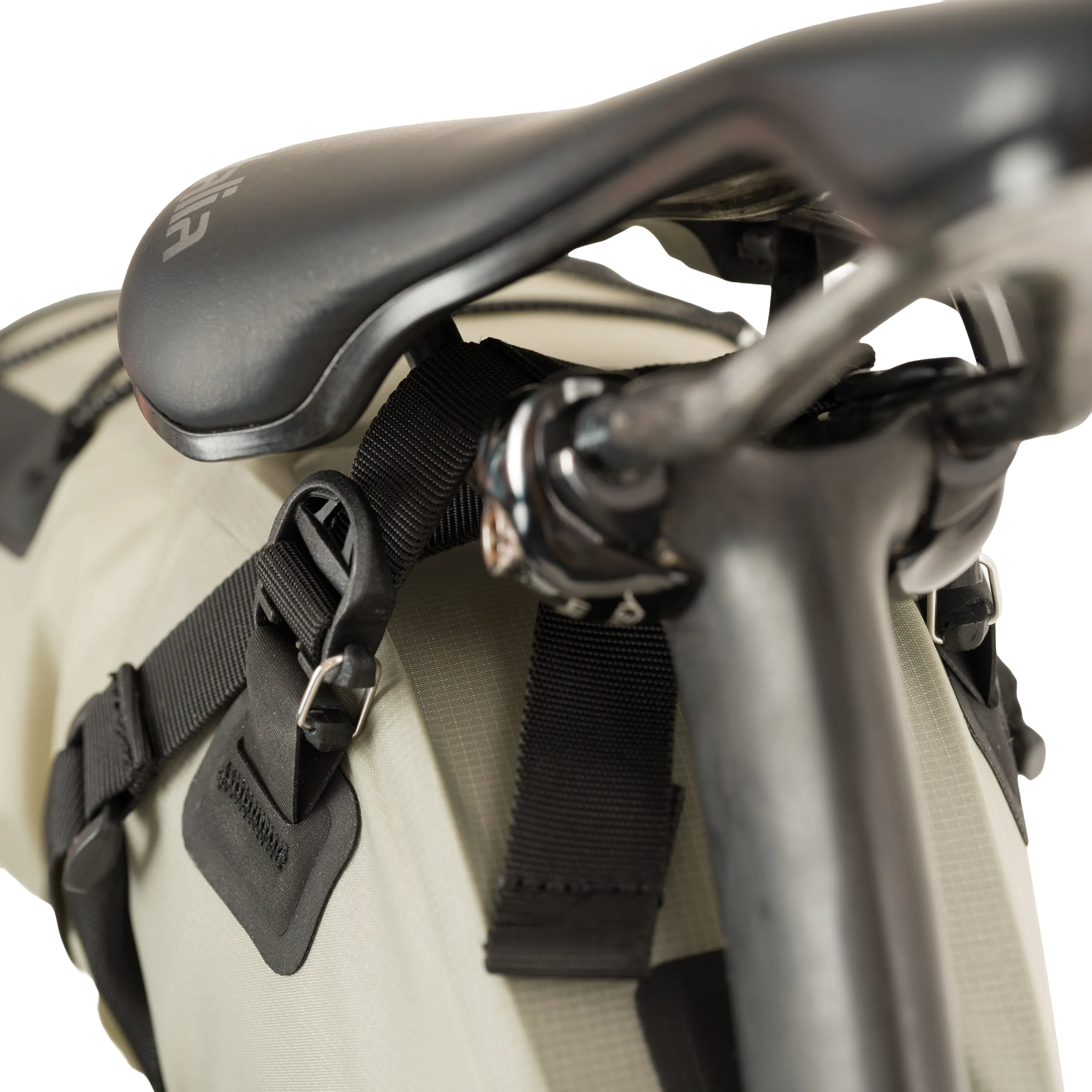 fixation sangle sur rail de selle de la sacoche venture lightweight agu