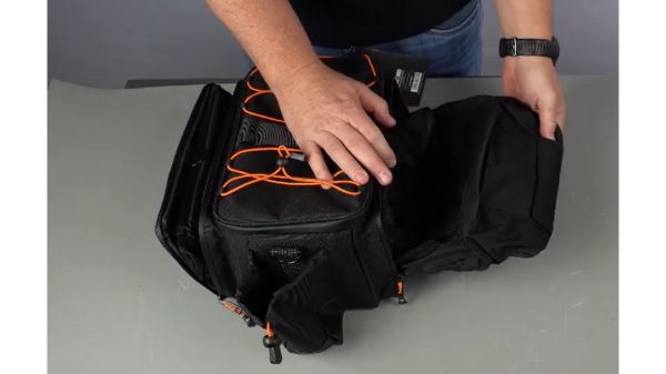 Sacoches latérales enroulées dans le sac Trunkbag XL de SKS